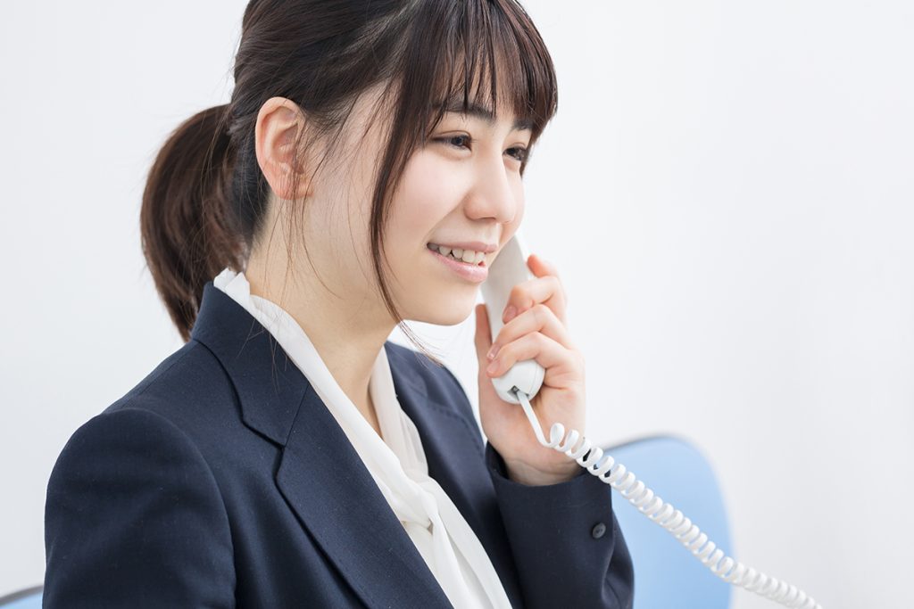 電話をしている